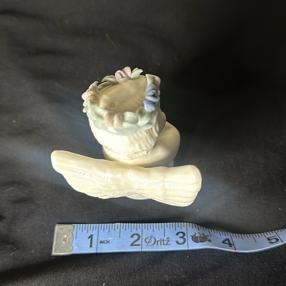 Angle Ceramic Figure - Picture 3 of 5